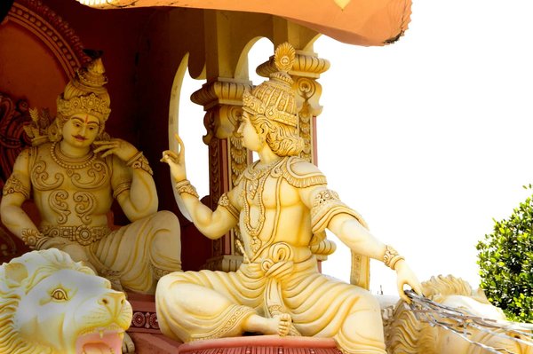 Où peut-on s'installer pour un séjour bien-être dans un ashram traditionnel en Inde?